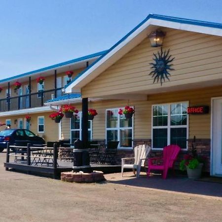 Parlee Beach Motel Шедьяк Экстерьер фото
